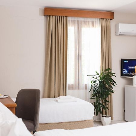 Homelike Guest House Кирения Экстерьер фото